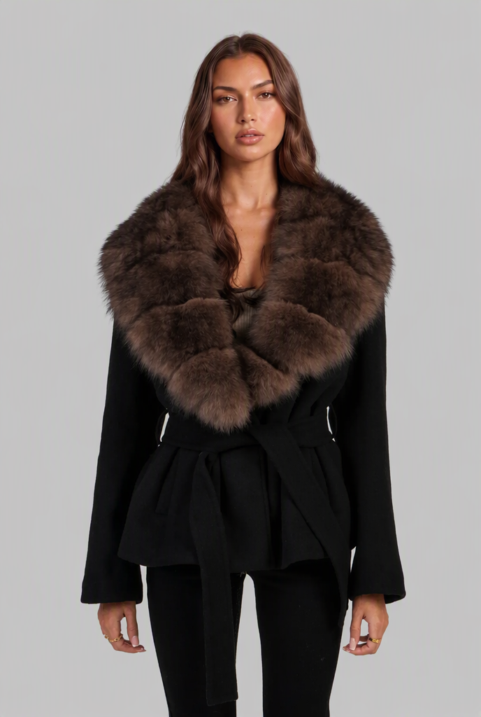 Manteau ceinturé en laine à col fausse fourrure