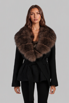 Manteau ceinturé en laine à col fausse fourrure